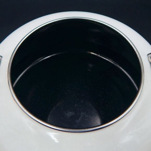 Le Creuset Whistling Tea Kettle White Enamel On Steel 1.7 Quart 1.6 Litre - Picture 8 of 13